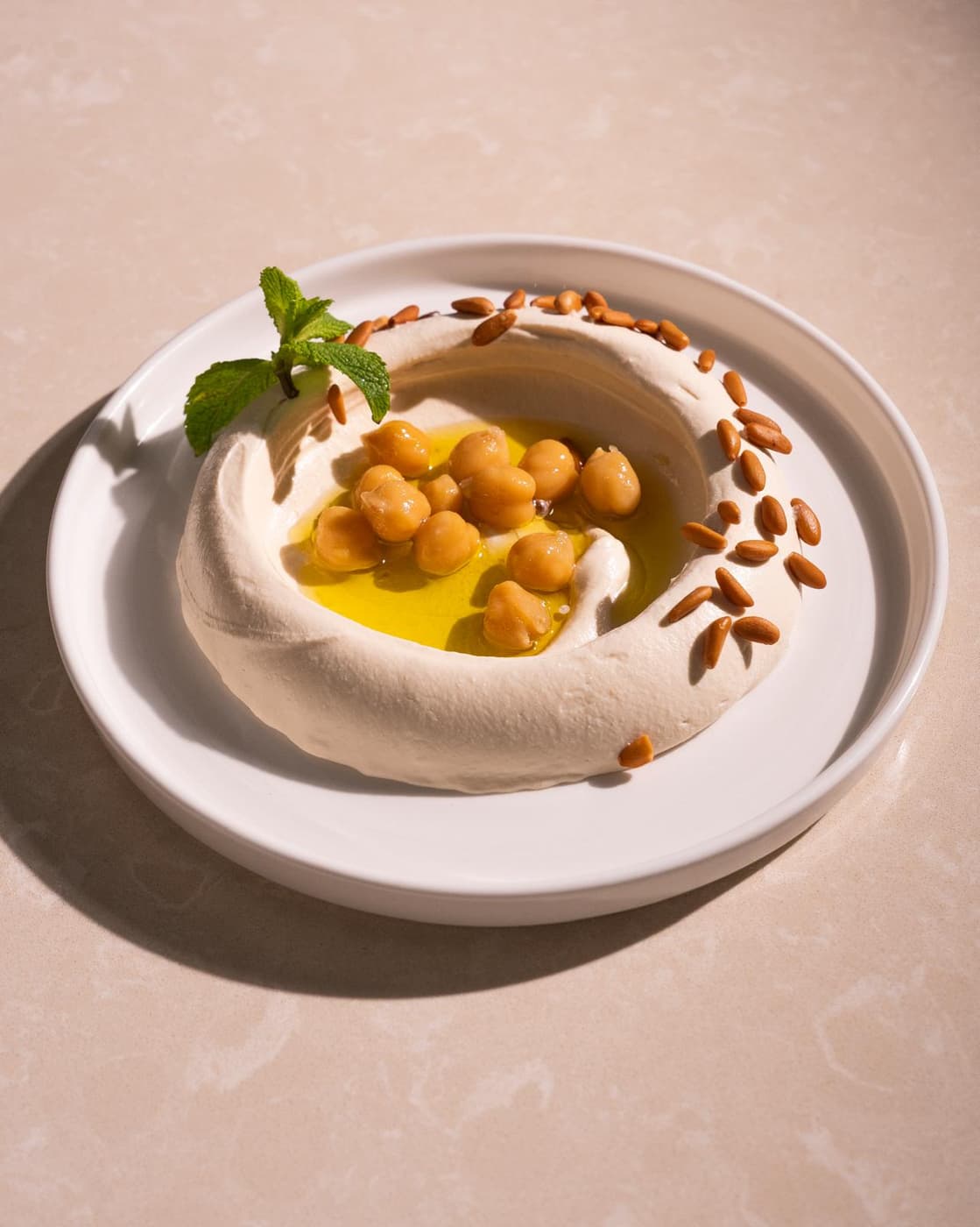 Detalle de plato de mezze caliente