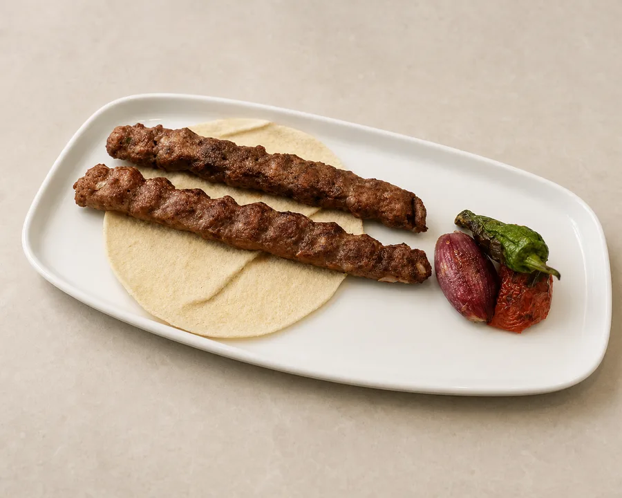 Kabab de cordero recién hecho